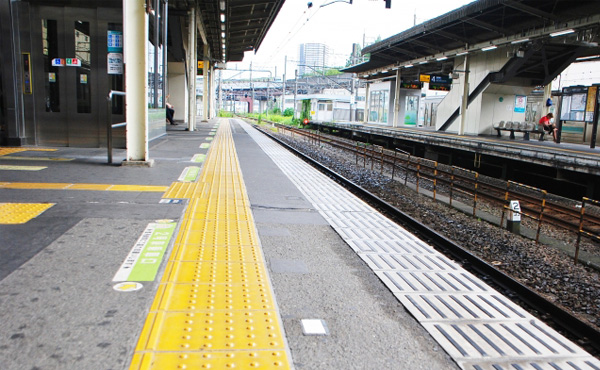 駅の点字ブロック